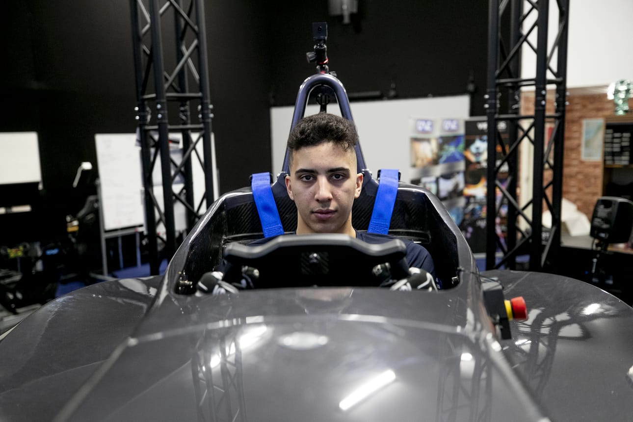 William Alatalon katse on tiukasti tulevassa Formula 3 -kaudessa. Hän on Valtteri Bottaksen lisäksi ainoa suomalainen, jolla on täksi vuodeksi formulasopimus.