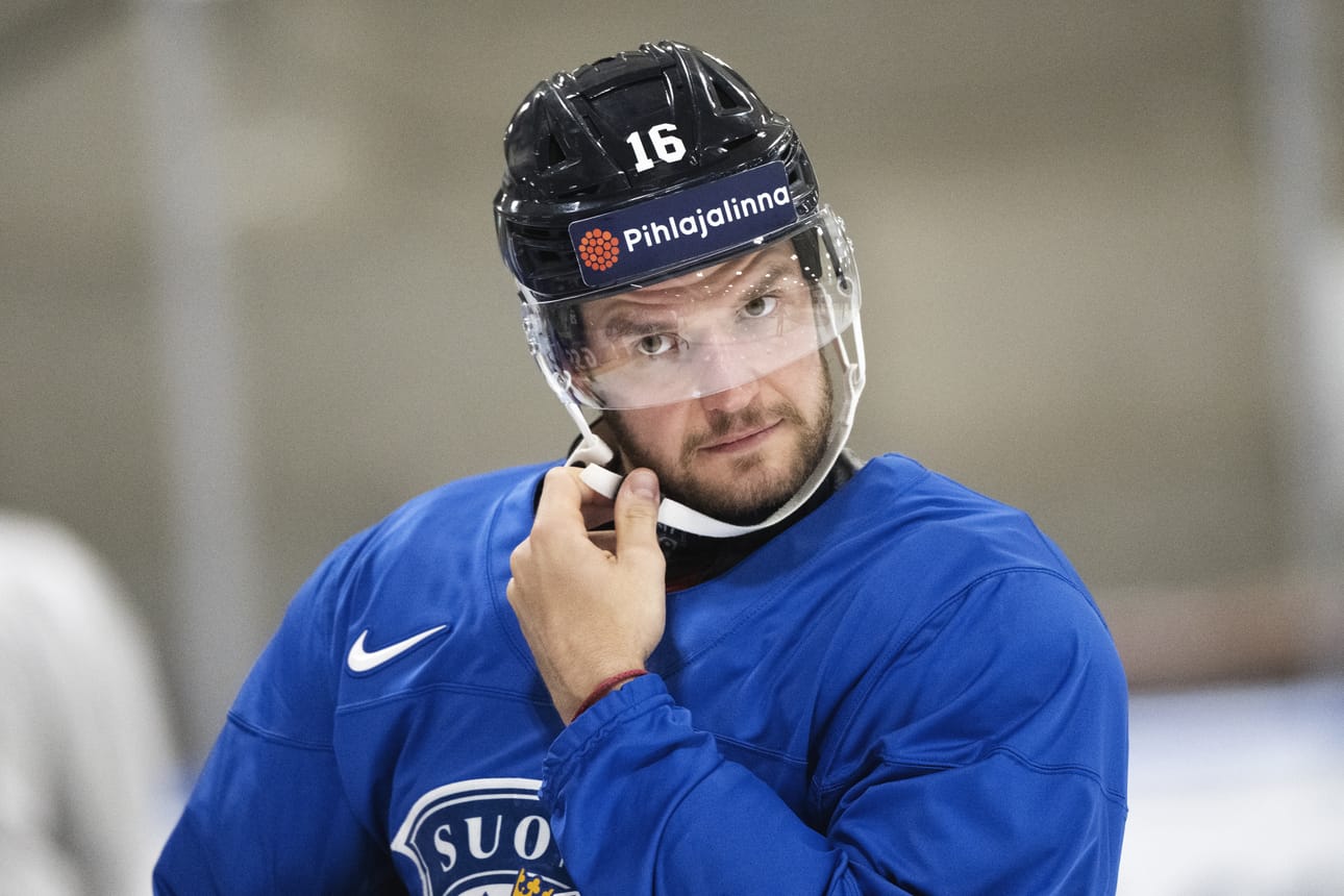 Aleksander Barkov on yksi kautta aikojen parhaista suomalaisista jääkiekkoilijoista.