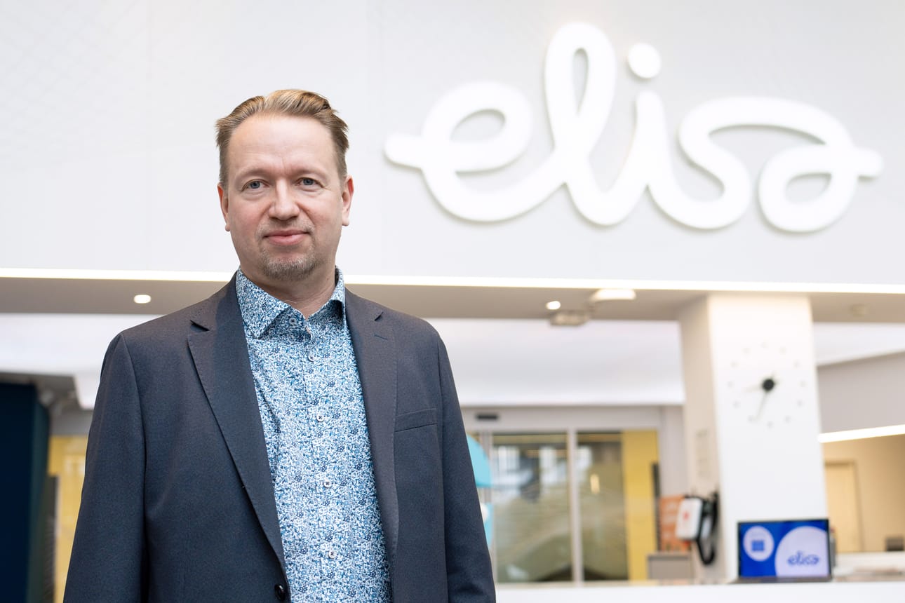 Aluejohtaja Markus Ahokankaan mukaan Elisa aikoo tuoda asiakastarpeiden mukaan kasvukeskuksiin uusia myymälöitä. Esimerkiksi Oulussa etsitään uutta myymäläpaikkaa jo nyt.