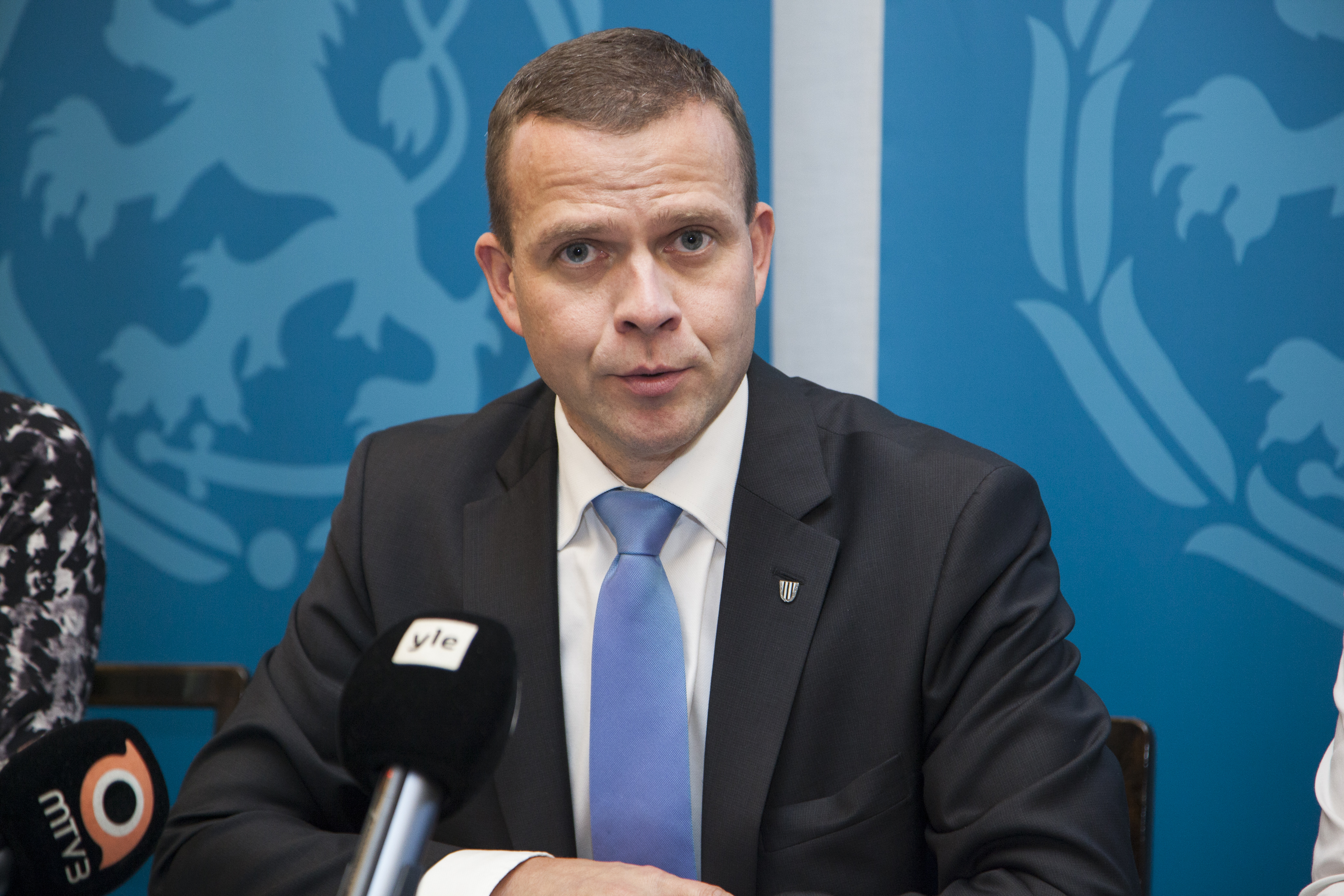 Kokoomuksen eduskuntaryhmä leikkaisi palkkioitaan