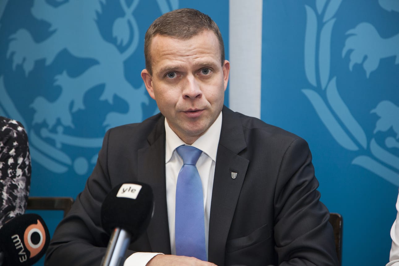 Kokoomuksen eduskuntaryhmän puheenjohtaja Petteri Orpo kertoo kokoomuslaisten olevan valmiita palkkioiden leikkauksiin.