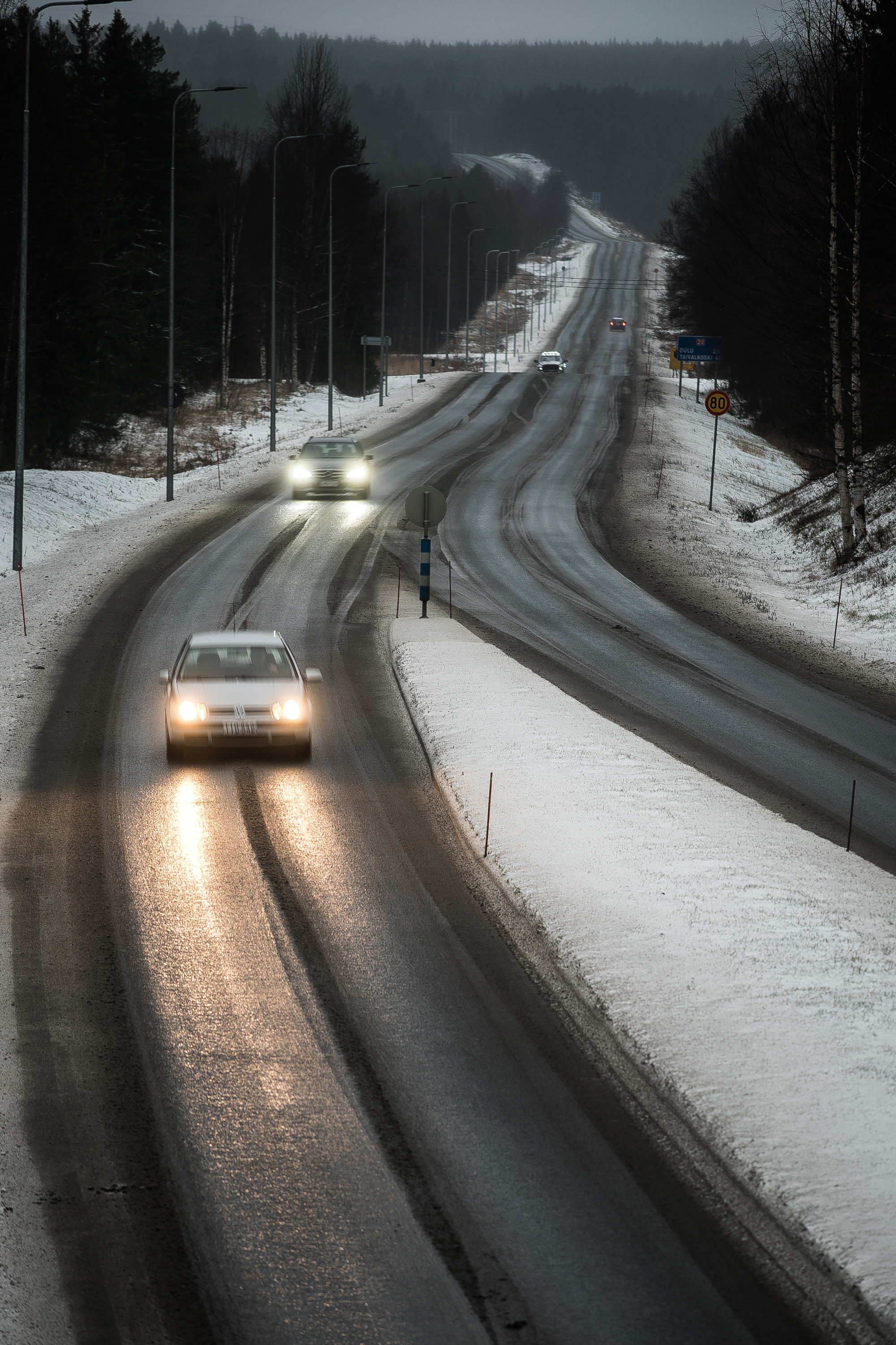 Ouluntietä ajaa lähes 4 000 autoa päivässä – Parviainen kysyi Berneriltä pääväylien ulkopuolelle jääneistä teistä