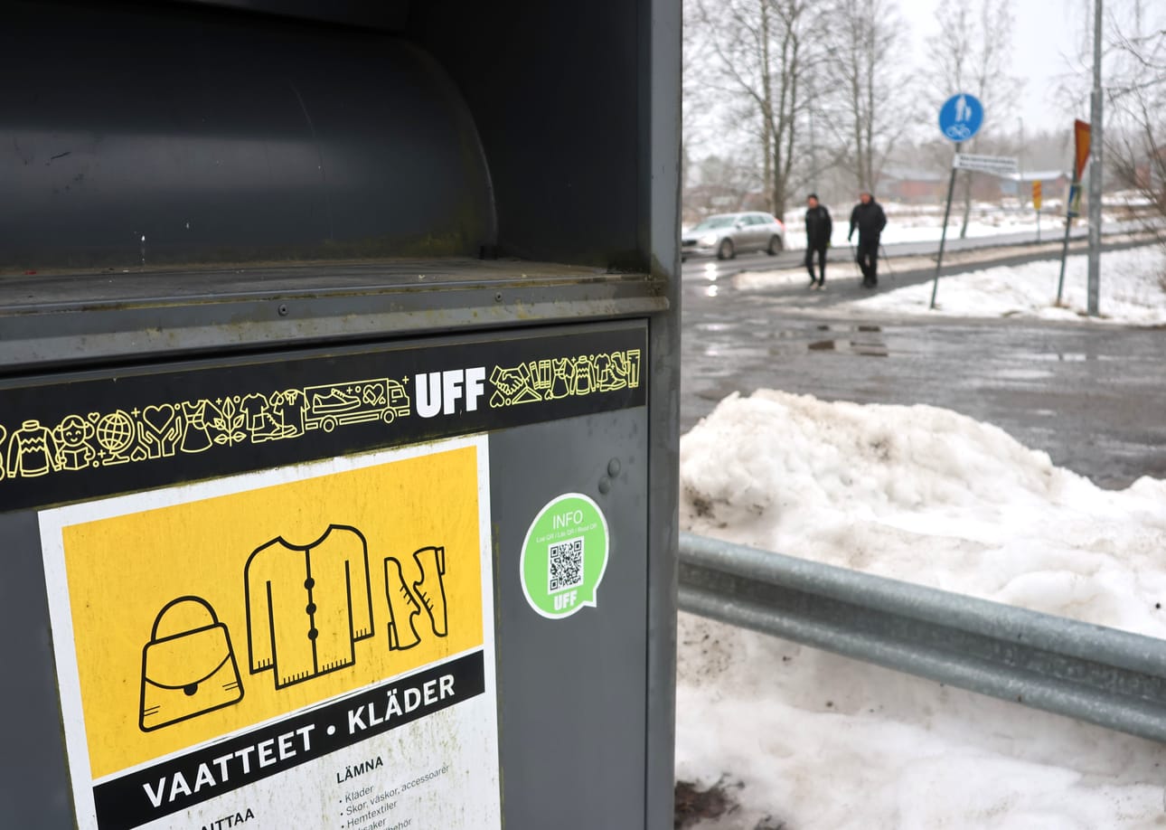 Kaskisten vaatekeräyspiste sijaitsee ruokakaupan kupeessa.