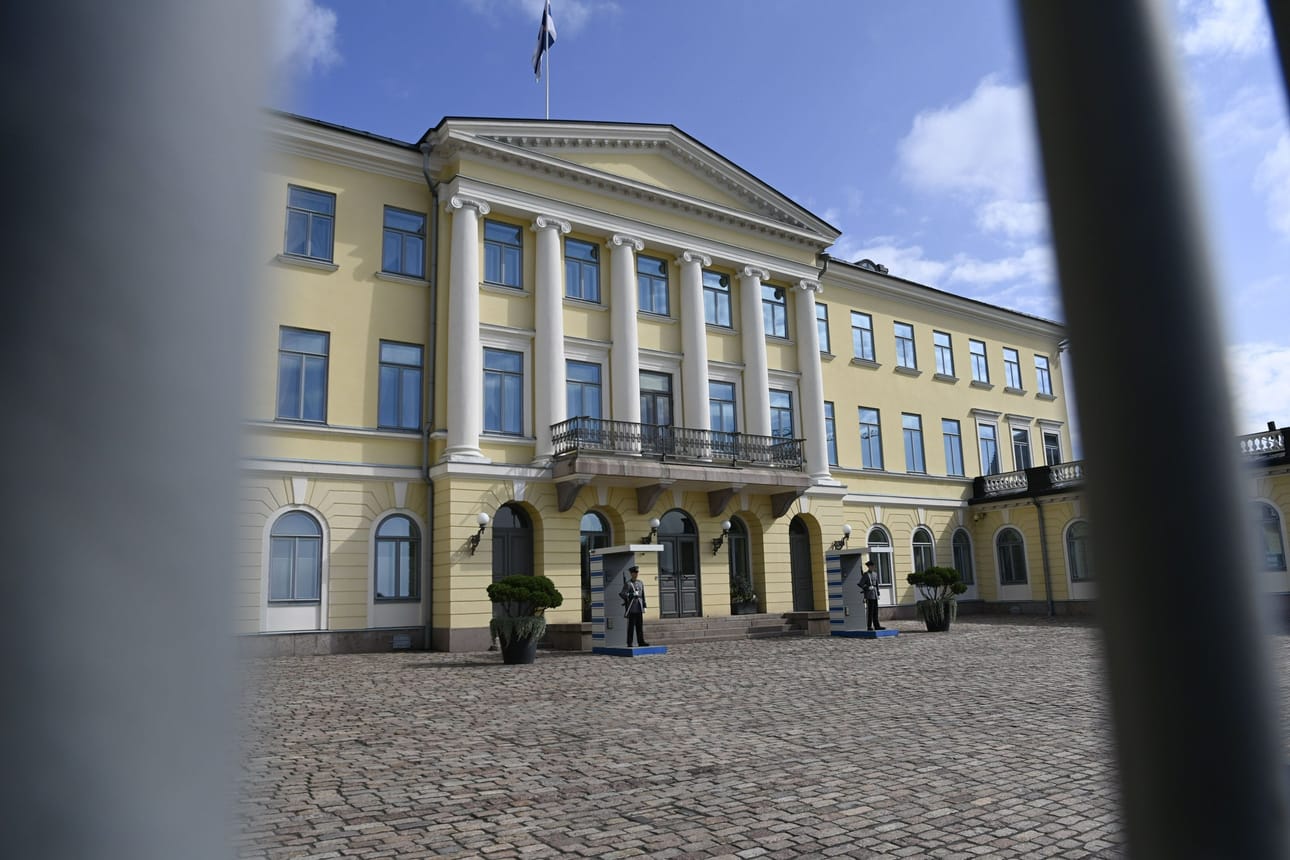 Uutissuomalaisen gallupiin vastanneista 20 prosenttia kannattaa presidentin valtaoikeuksien lisäämistä, kun taas vain kolme prosenttia haluaisi vähentää valtaoikeuksia. LEHTIKUVA / Eelis Berglund