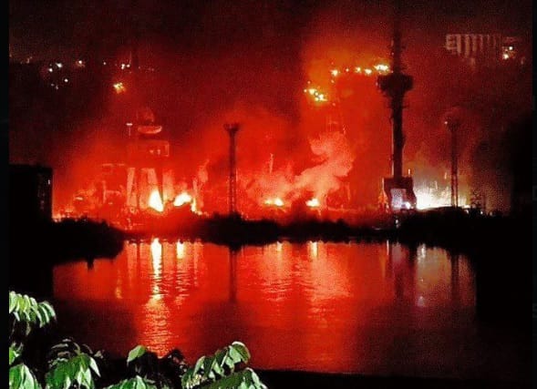 Ukrainan sotaa seuraavilla some-tileillä jaettiin kuvia ilmaiskun jälkeisestä isosta tulipalosta telakalla Sevastopolissa.