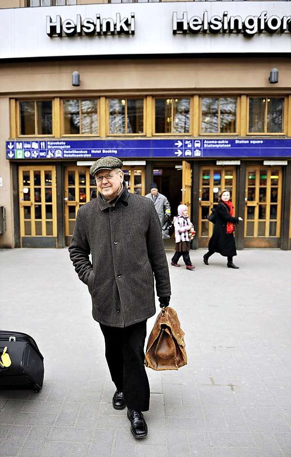 Kirjailija Antti Tuurin uutuusteos Matkoilla Euroopassa kertoo junamatkailusta.