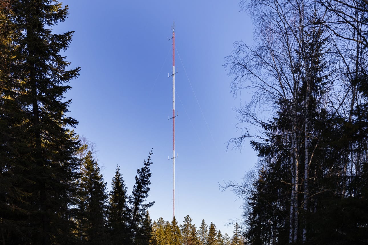 Rajakiiri on pystyttänyt Simoon poikkeuksellisen korkean tuulenmittausmaston. Yhtiö valmistautuu tutkimuksilla suureen Tikkala-Seipimäen tuulipuistoinvestointiin.