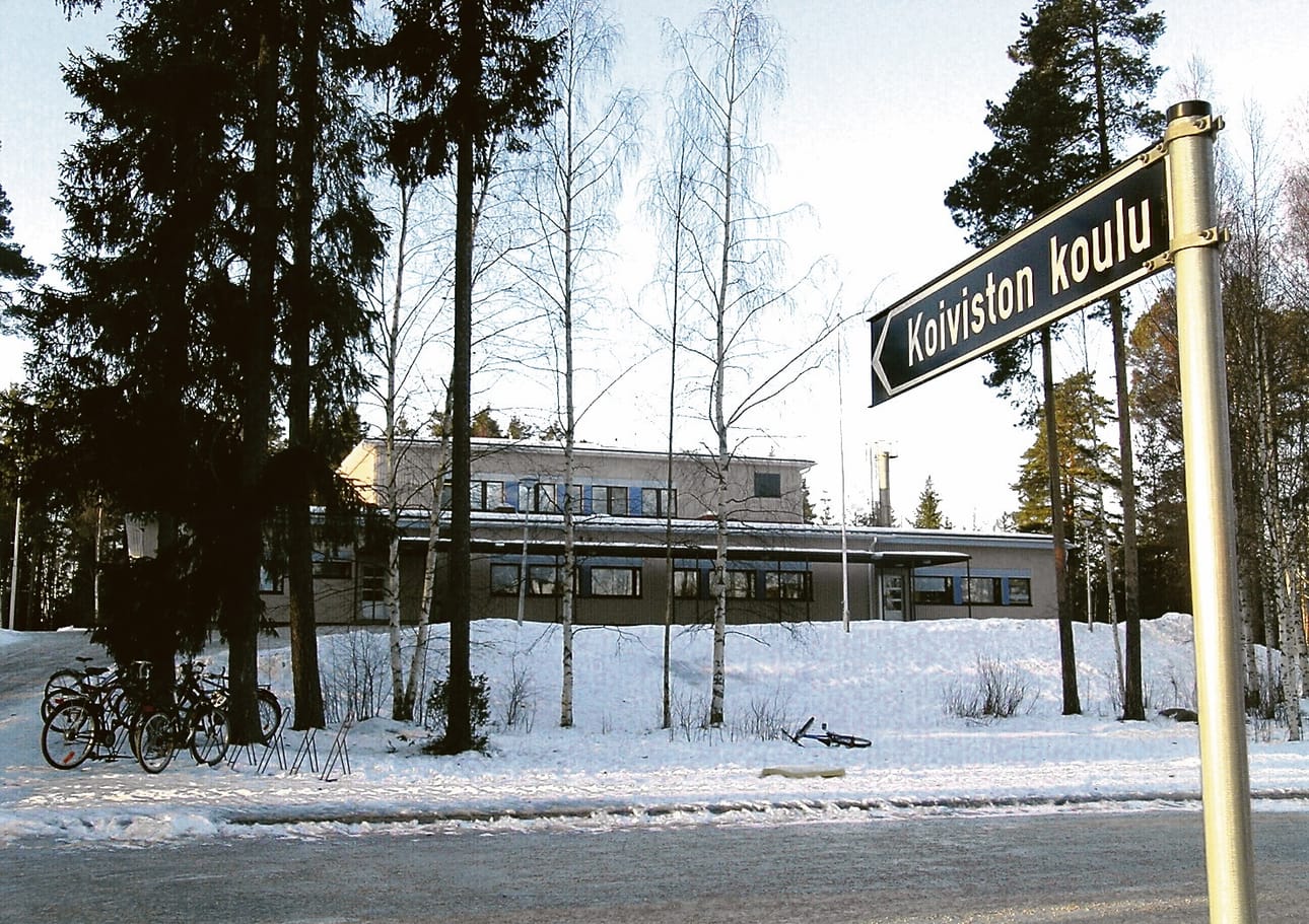 Oppilasmäärän vähimmäisraja asetettiin samaan aikaan, kun Kurikassa harkittiin Koiviston ja Metsolan koulujen lakkauttamista vuonna 2022. Koiviston koulu lakkautettiin, Metsola sai tuolloin vielä jatkoaikaa. Nyt Metsolan koulun lopettaminen on taas tapetilla. Kuluvana lukuvuonna siellä on 42 oppilasta, eli vähimmäisraja ei vielä alitu.