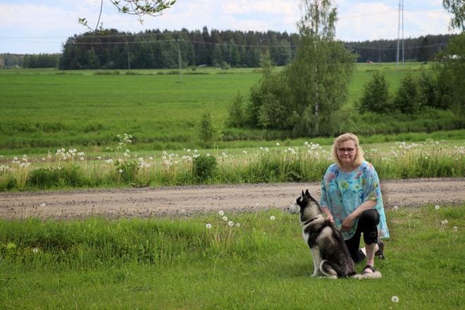 – Jade jotenkin tunnistaa kameran ja välttää katsomasta sitä, Milaja Ketonen nauraa. KUVAT: VILJA VAINIO