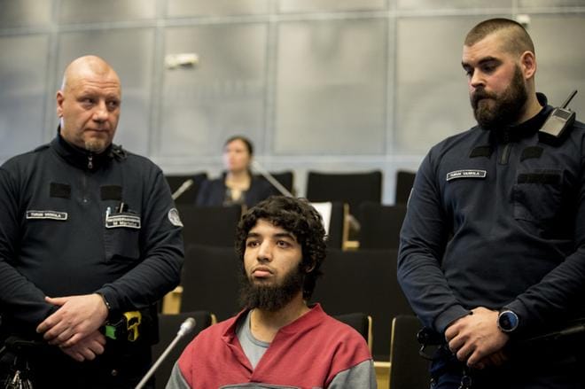 Turun puukotusiskusta tuomittu Abderrahman Bouanane oikeudenkäynnissä keväällä vuonna 2018 Saramäen vankilassa Turussa. KUVA: Roni Lehti / arkistokuva
