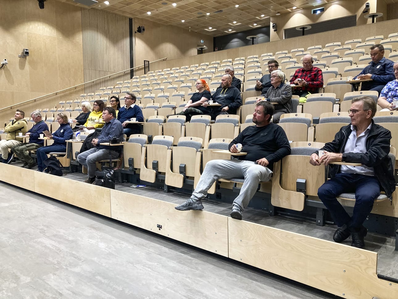 Pudasjärven yrittäjän päivä aloitettiin kaupungin, kehitysyhtiön ja yrittäjien yhteistapaamisella Hyvän olon keskuksessa. yrittäjien ja kaupungin yhteistyö onkin tiivistynyt ja Kehitys Oy tarjoaa useita yrittäjien tarvitsemia palveluita.