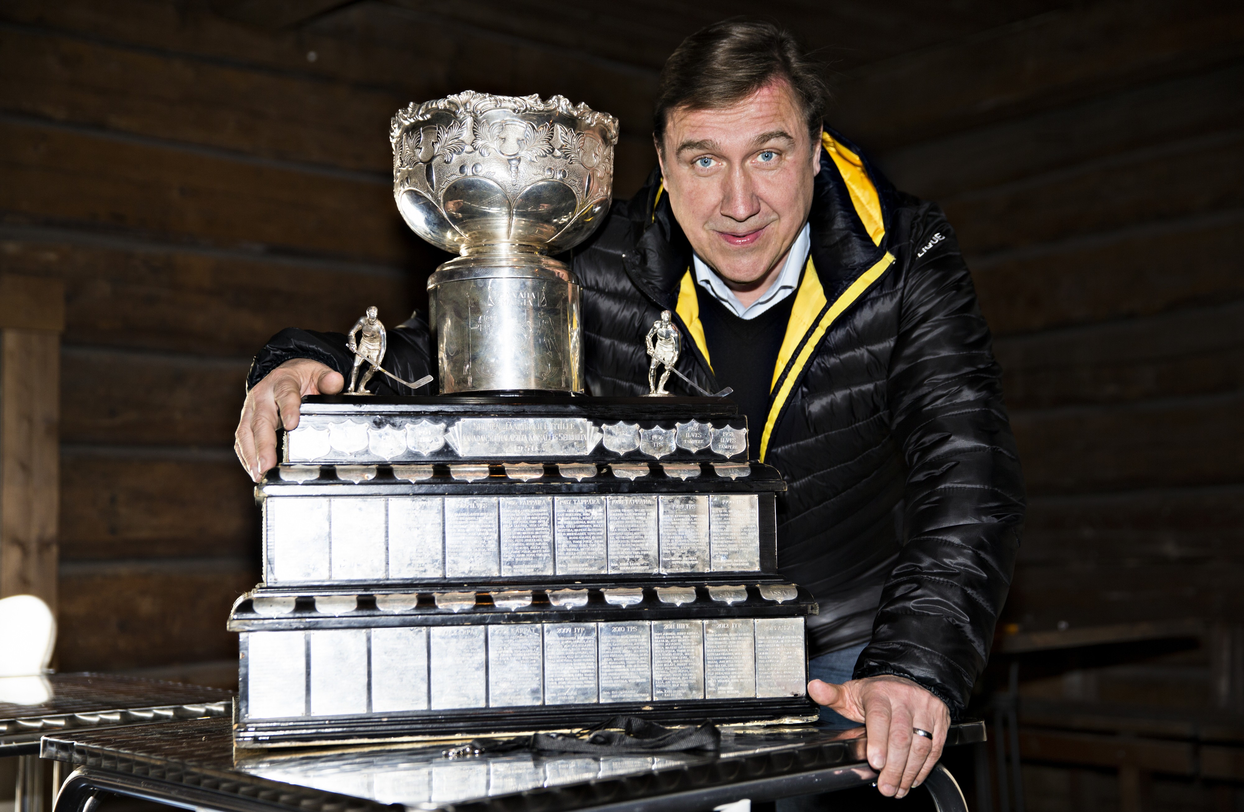 Juha Junno ja Kanada-malja ovat tulleet toisilleen tutuiksi. Junnon toimitusjohtajakaudella Kärpät voitti Suomen mestaruuden kuudesti.