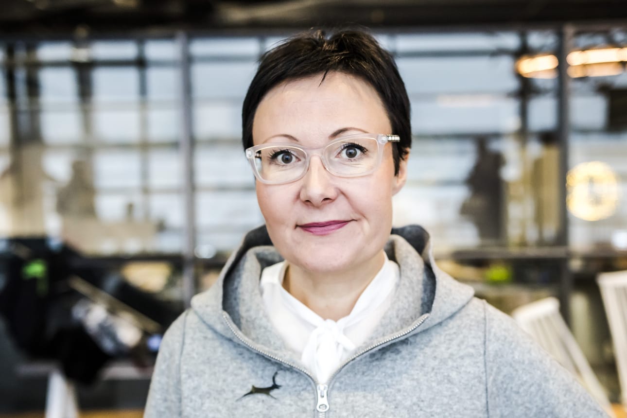 Visit Rovaniemen toimitusjohtajan Sanna Kärkkäisen mukaan matkanjärjestäjät suhtautuvat vakavasi koronavirukseen, mutta tietoja odotetaan maltilla.