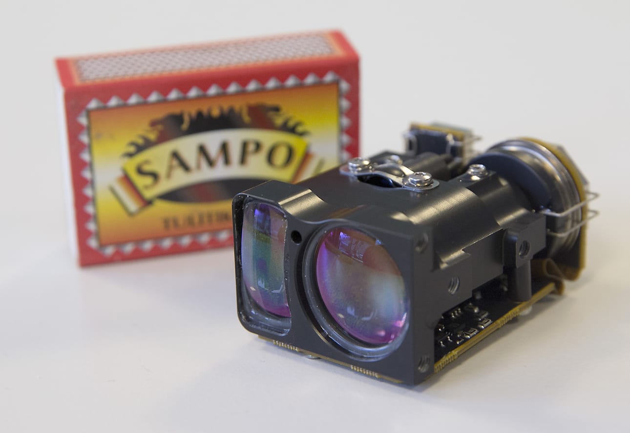 Noptelin laseretäisyysmittari on vain tulitikkurasian kokoinen. Itsekseen laitteelle ei ole mitään käyttöä, vaan se pitää integroida asiakkaan tuotteeseen.