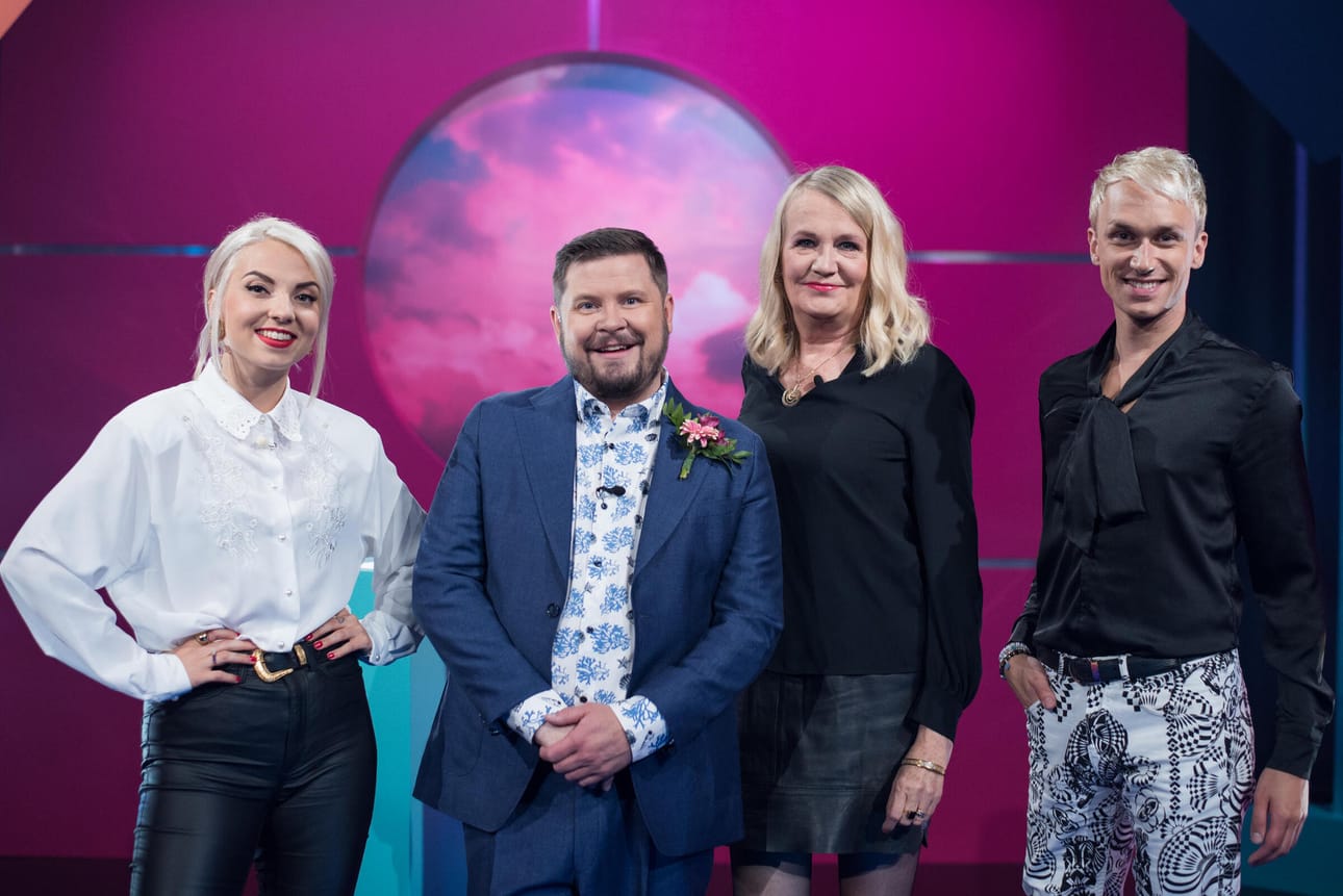 Kuutamolla-ohjelman ja Janne Katajan (toinen vas.) vieraina ovat tänä iltana Veronica Verho (vas.) sekä Miitta Sorvali ja Christoffer Strandberg.