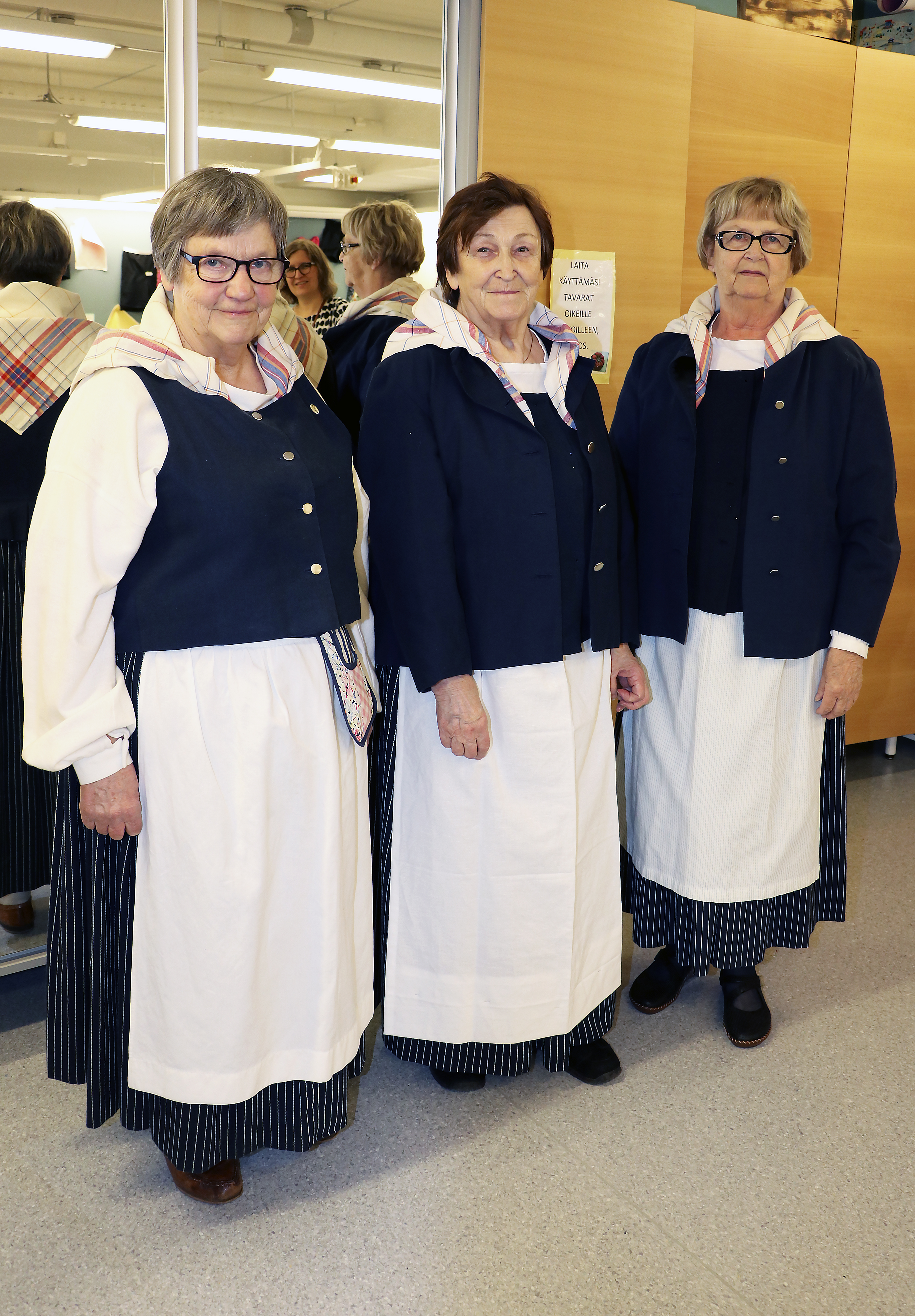 Anni Lyytikäinen, Liisa Eklund ja Soili Passi ovat tyytyväisiä aikaansaannokseen.