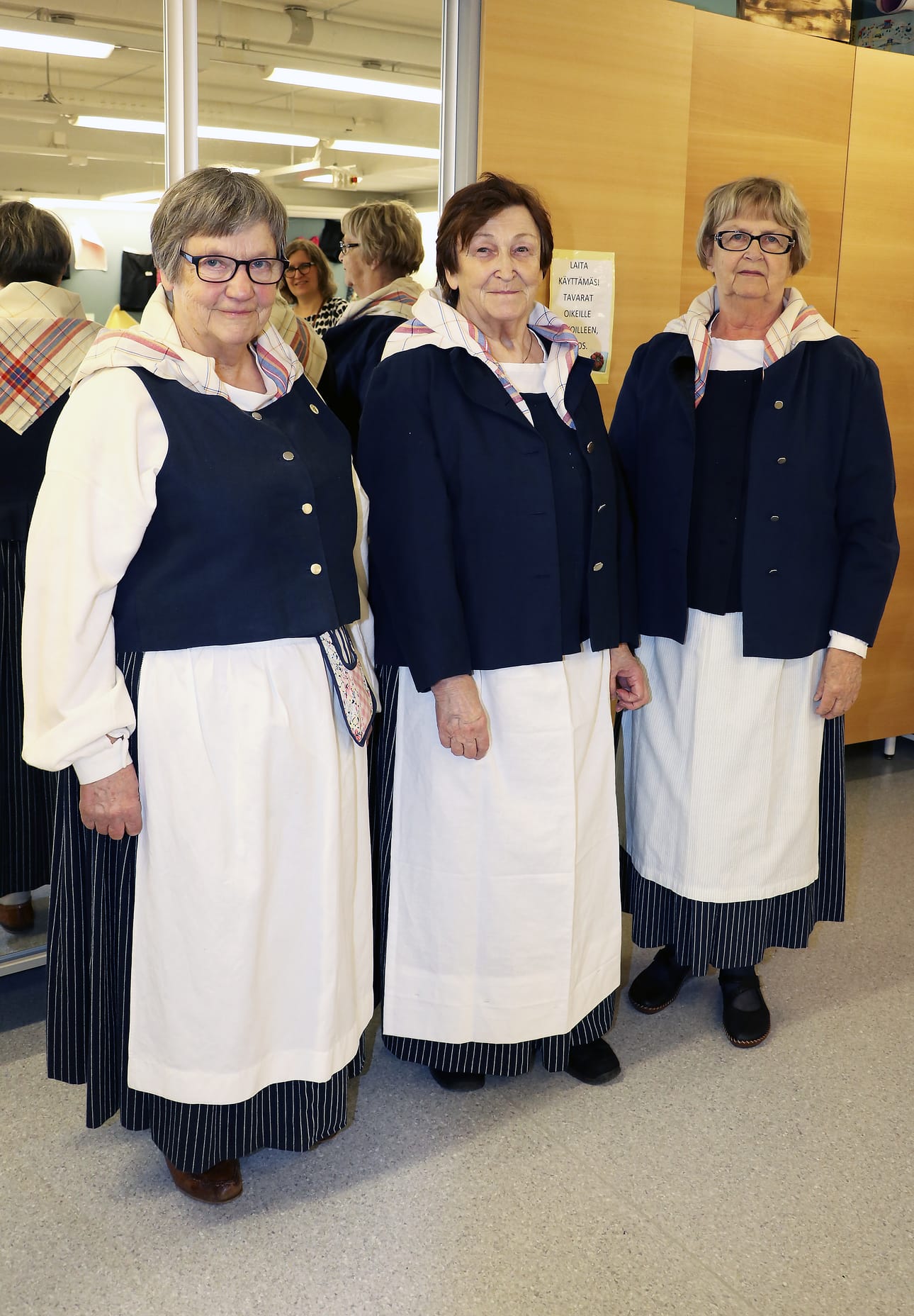 Anni Lyytikäinen, Liisa Eklund ja Soili Passi ovat tyytyväisiä aikaansaannokseen.