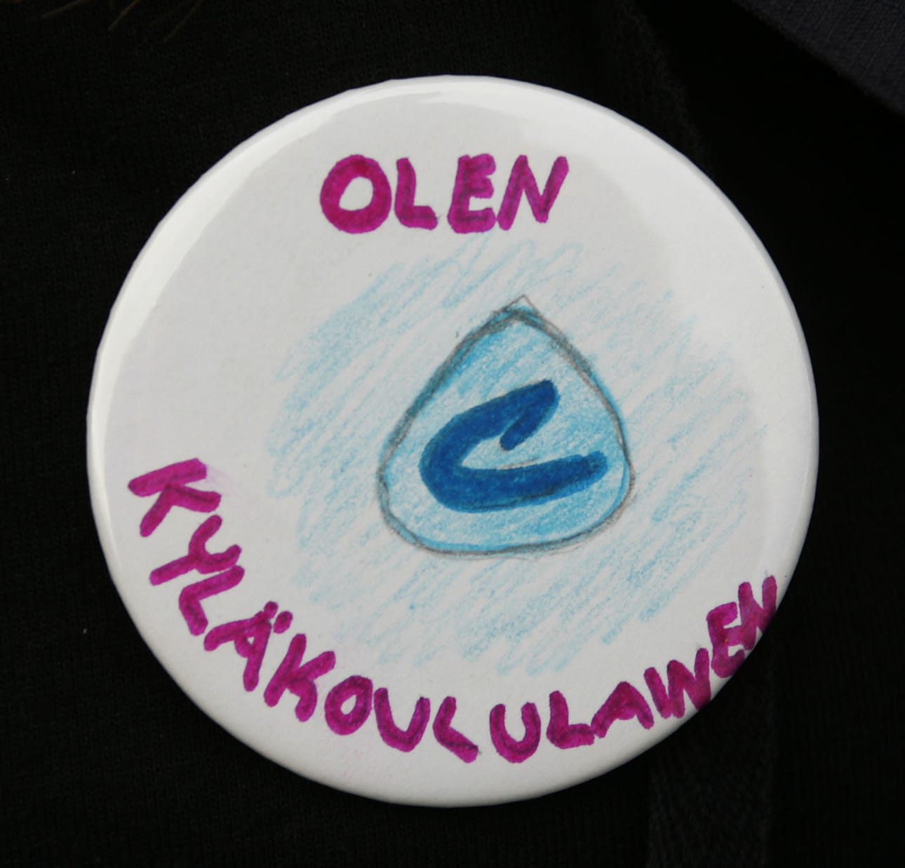 Kirjoittaja puolustaa pienten kyläkoulujen asemaa.