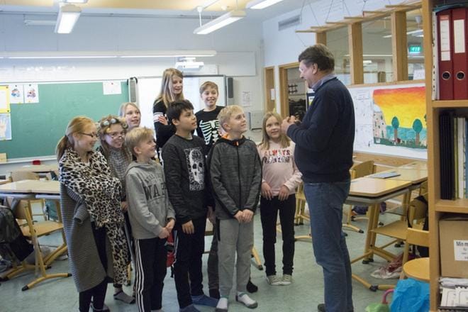 Gerbyn koulun rehtori Fredrik Sundell on suurelta osin ylpeä koulustaan ja painottaa, että koulussa on hienoja lapsia. KUVAT: KIRSI SILLANKORVA