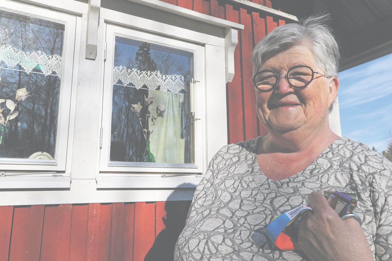Ihmeellistä ja erikoista ei tarvitse olla Varjakassa viihtyäkseen, mutta yhtä asiaa Eila Korkala kuitenkin toivoisi. Kylällä asuu paljon vanhempaa väkeä, joille yhteiskyyti kylälle olisi tarpeen, vaikka vain kerran viikossa. – Ilman autoa täällä jää sukulaisten ja tuttavien avun varaan. Palveluliikenne olisi kyllä hyvä. Kyllä me vanhemmat ihmiset edelleen haluamme itse vähän katsoa kaupassa, mitä haluamme ja ostamme.