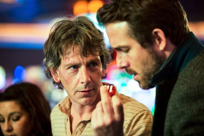 Uhkapelurikaksikko kiertää Etelän osavaltioita. Kuvassa Ben Mendelsohn ja Ryan Reynolds. KUVA: Patti Perret