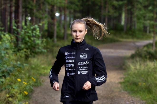 Aino Kivenmäki juoksi sunnuntaina 22-vuotiaiden maastomestariksi. Kuva: Jouko Hänninen