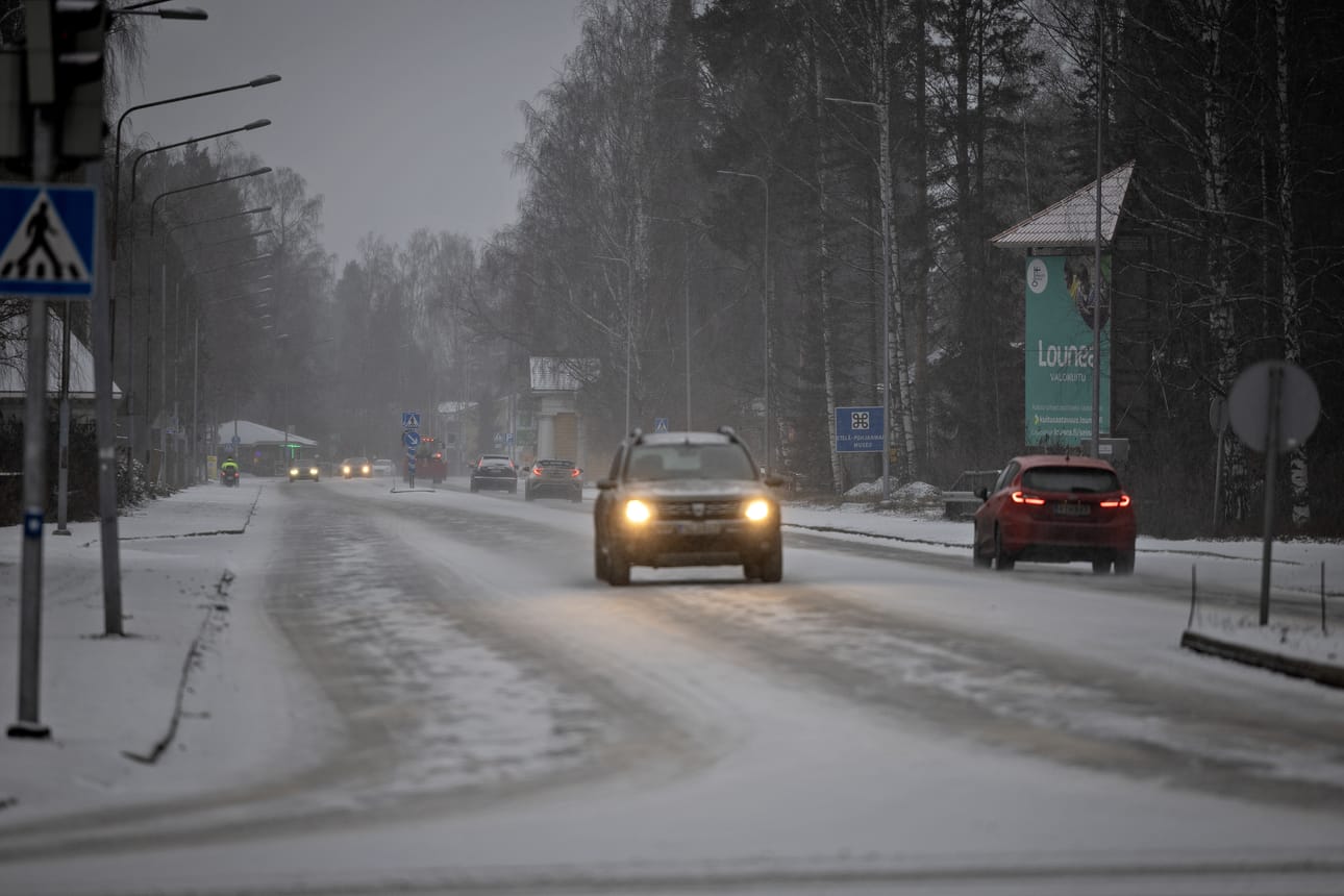 Liikennesää on tiistaina mahdollisetsi vaarallinen. Arkistokuva.
