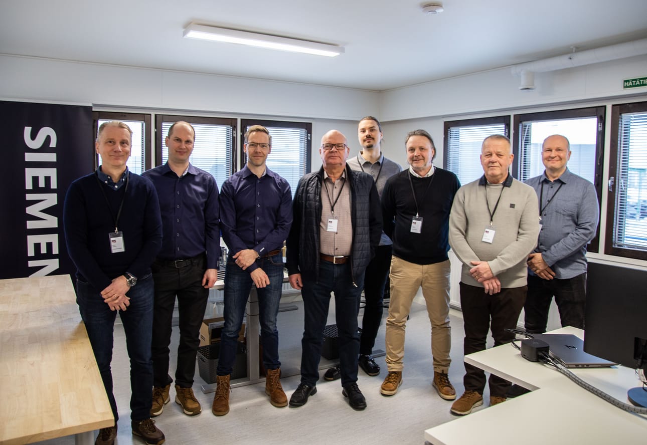 Rovaniemen toimitilan avajaisissa 15. helmikuuta oli mukana hyvä joukko PCS-Engineeringin ja partneriyhtiö Siemensin henkilöstöä. ”On hienoa, että moni alueella oleva yhteistyökumppani pääsi osallistumaan ja saapumaan paikan päälle”, yrittäjä Pekka Syväjärvi toteaa.