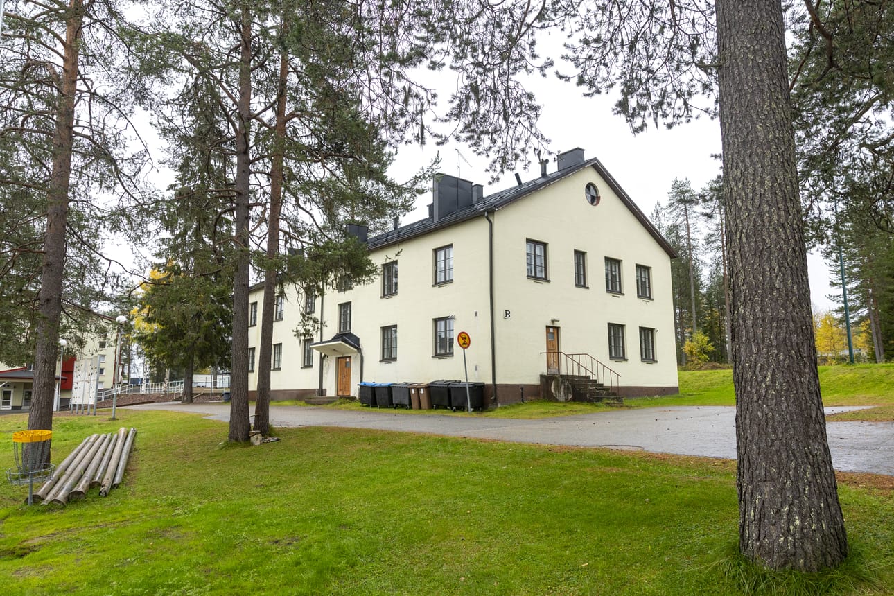 Entinen lukion asuntola kävi liian pieneksi ja vanheni. Se on ollut tyhjillään viime vuodesta lähtien.