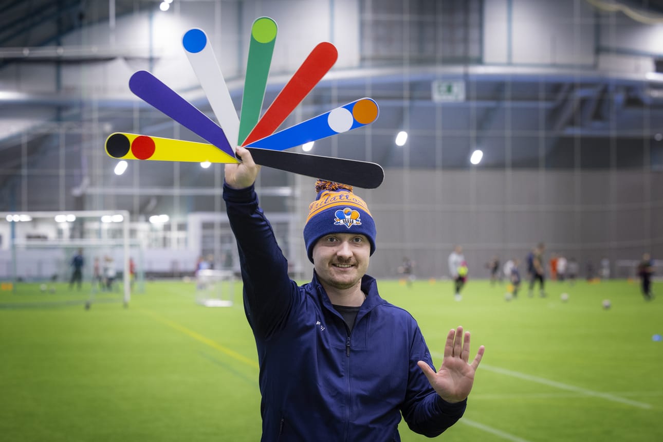 Mikael Sillanpää on Mailattarien superpesisjoukkueen uusi ykköspelinjohtaja. Hän asuu Jyväskylässä ja kulkee harjoituskauden ajan sieltä käsin Vaasassa. Kun superpesiskausi alkaa, hän muuttaa Vaasaan.