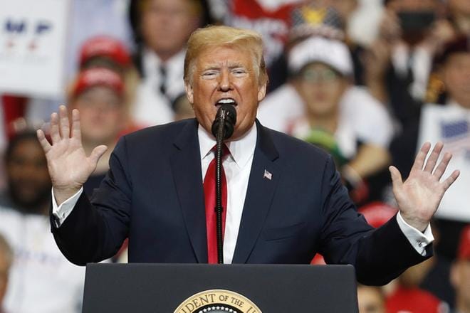 Yhdysvaltain presidentti Donald Trump on vedonnut kannattajiinsa retoriikallaan ja siirtolaisvastaisella kampanjoinnillaan. Kongressivaalissa Trumpin republikaanipuolue lunasti paikkansa senaatin enemmistössä. KUVA: DAVID MAXWELL / EPA