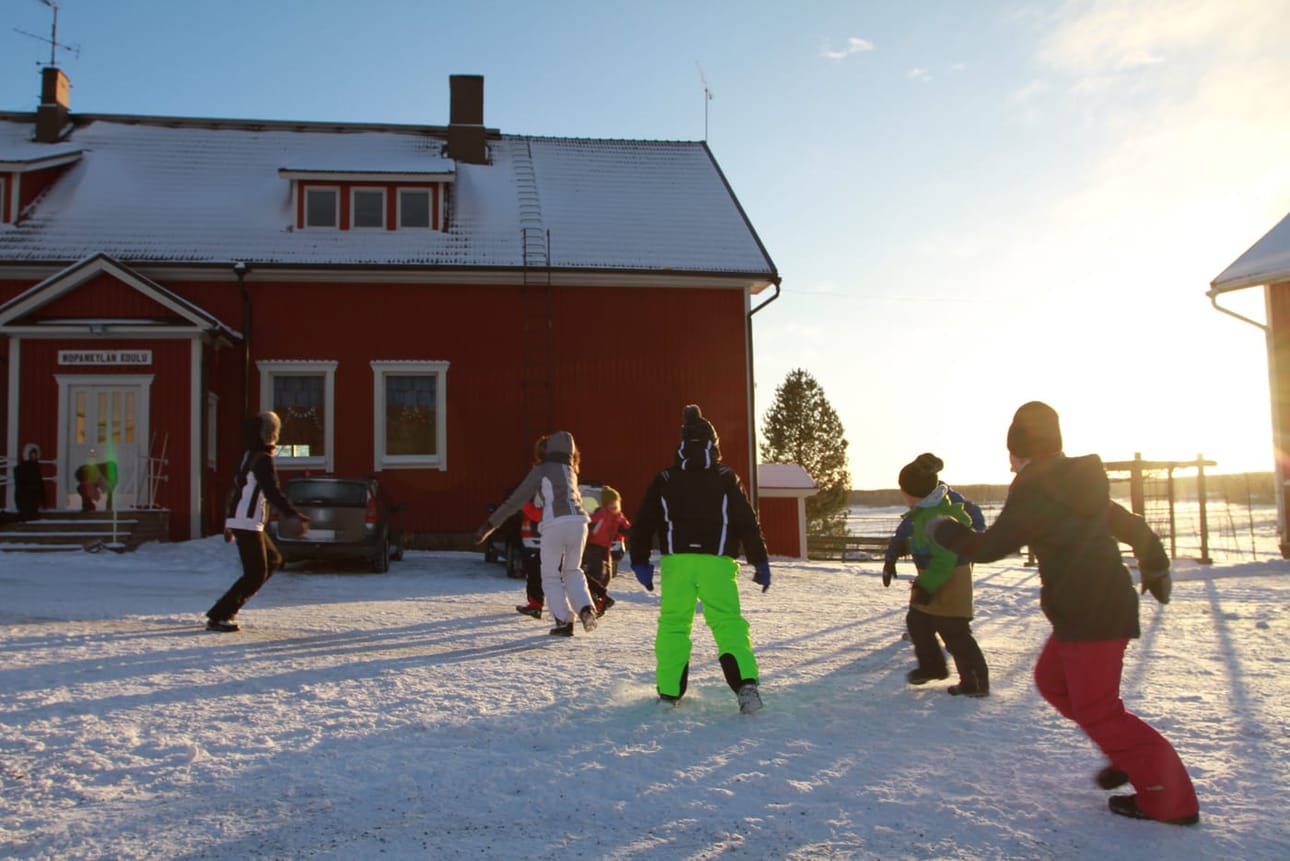 Neljä alakoulua aiotaan yhdistää Ilmajoella. Yksi niistä on Nopankylän koulu. Arkistokuva.