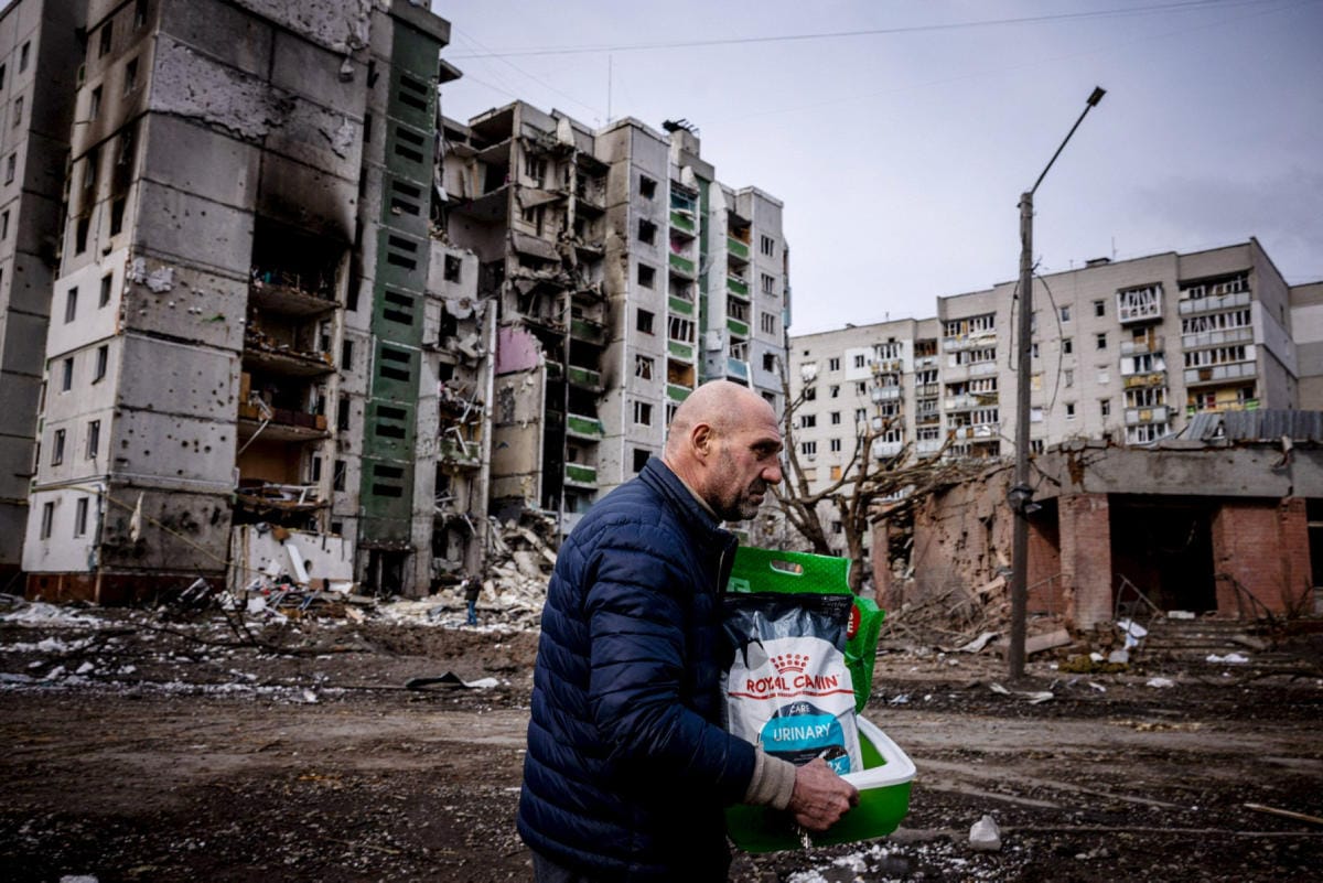 Venäjä aloitti hyökkäyssotansa Ukrainassa kuukausi sitten. Kuva Tshernihivistä. LEHTIKUVA/AFP