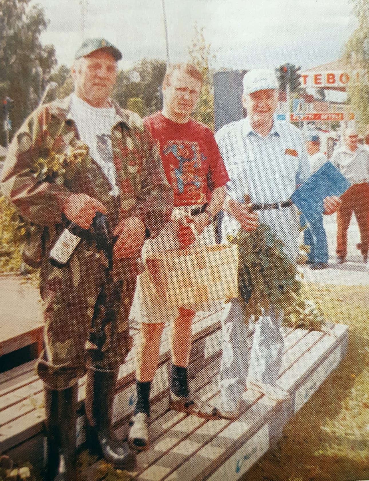 Koskenvarren kylätoimikunnan järjestämässä vastantekokisassa kolmen kärjen muodostivat Paavo Peltola, Antti Vierunketo ja Väinö Riihiaho.