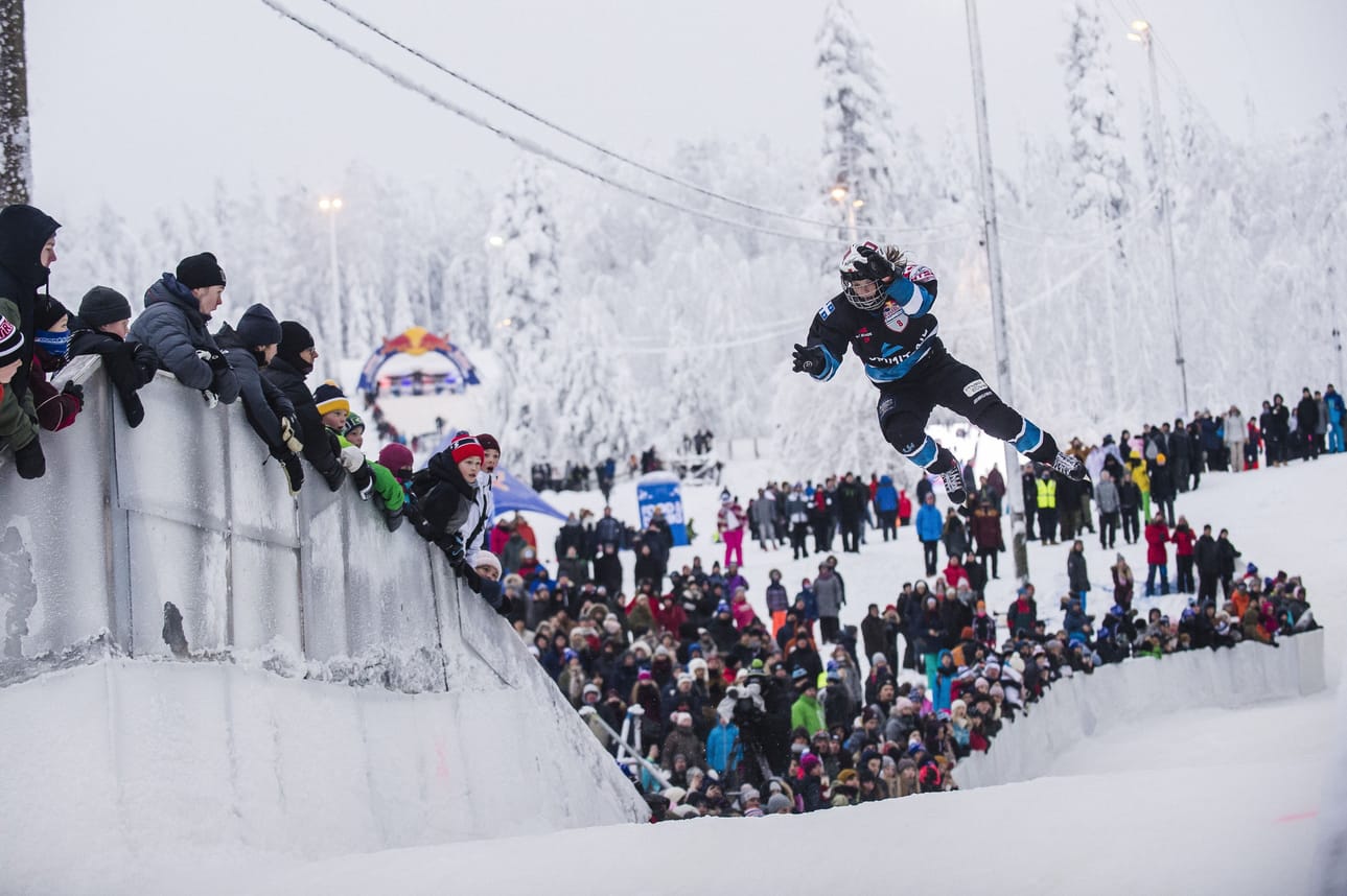 Monituhatpäinen jyväskyläläisyleisö sai nähdä MM-osakilpailussa näyttäviä hyppyjä.
