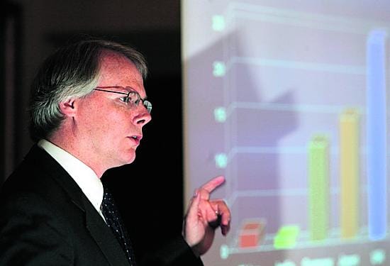 Worldwatch-instituutin tutkimusjohtaja Gary Gardner esitteli Maailman tila -raporttia Helsingissä maanantaina.
