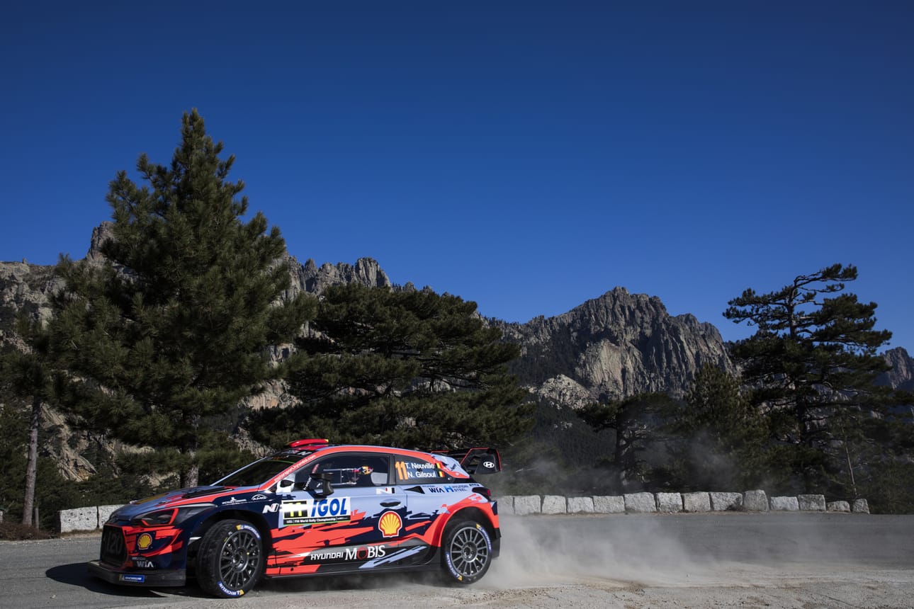 Thierry Neuville kaasutti lopulta Korsikan MM-rallin voittoon.