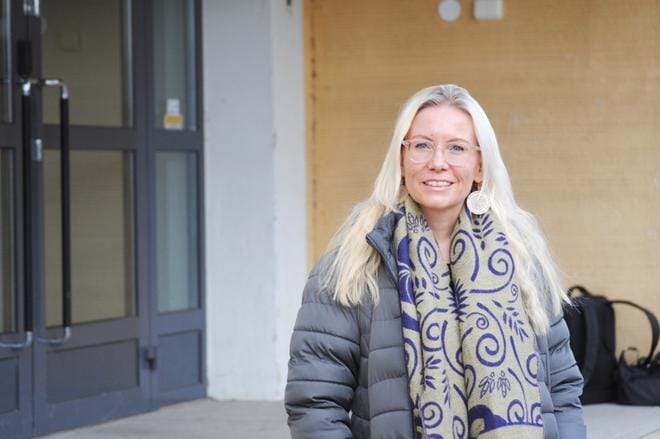 Elina Rinne-Kangasluoma kertoi osallistuneensa viime vuonna Alavuden lukiolla luokkakokoukseen, kun ylioppilaskeväästä oli kulunut 20 vuotta. KUVA: EEVA-LIISA KULJU