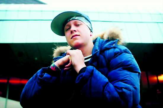<b>Oulunsalon hiphop-skeneä.</b> Kalle Vasunnan taiteilijanimi Kalmariz on yhdistelmä kuolemaa, mustekalaa ja sattumaa.