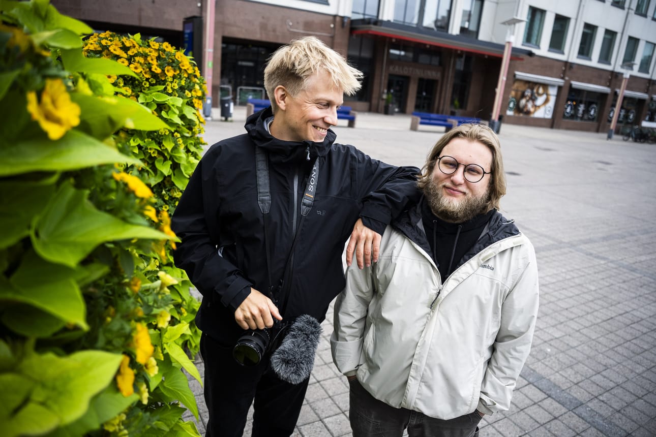 Rovaniemeltä Jaakko Keson ja Brandon Jackin matka jatkuu Inariin. Juhannuksen he viettävät Kuusamossa kokon ja karaoken merkeissä. – Ehkä löydämme Brandonille paikallisen tyttöystävän, Keso vitsailee.