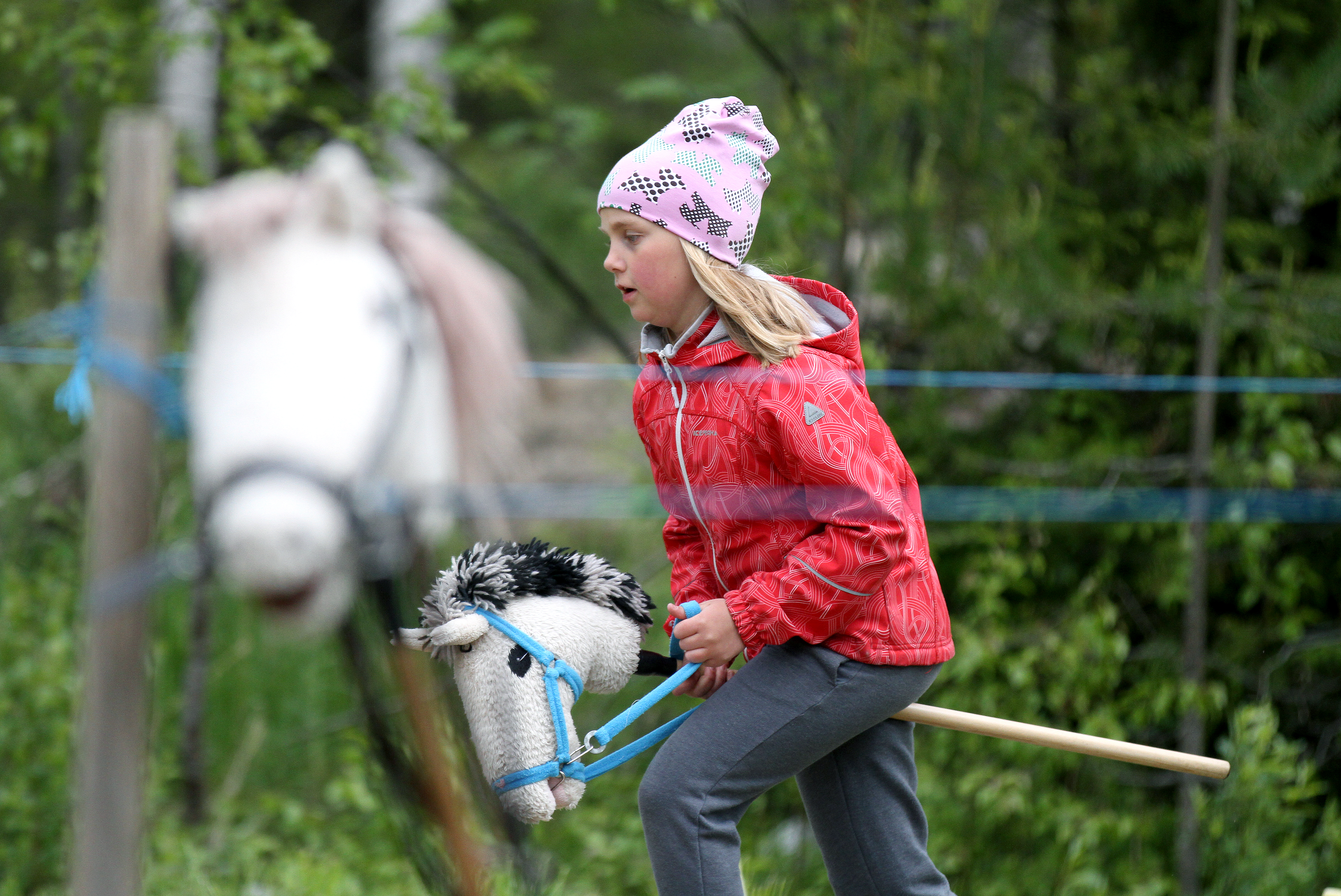 Leirikisojen esteradalla nähtiin vauhdikkaita suorituksia.