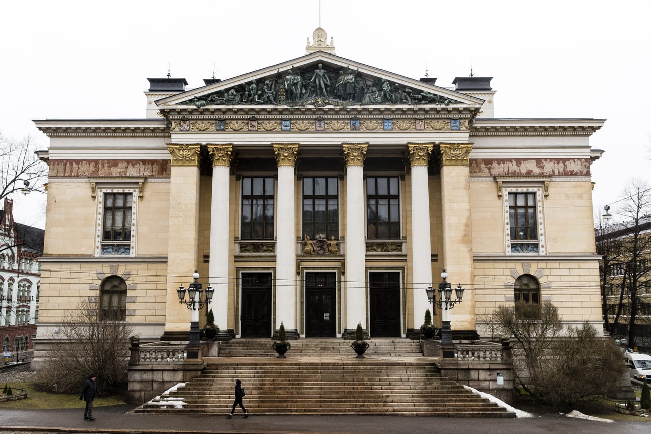 Presidenttiehdokkaat kokoontuvat illalla Helsingissä Säätytaloon. Paikalla on runsaasti paitsi kotimaista, myös ulkomaista mediaa.