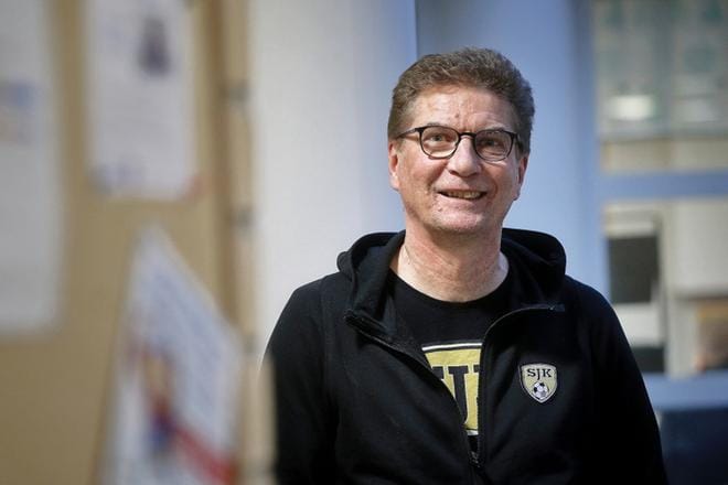 Perhe on jatkossa etusijalla Hannu Huillan elämässä. Pitkän uran Seinäjoen jalkapalloilussa tehnyt Huilla on kokenut seinäjokelaisten pääsarjajoukkueiden pelejä sekä pelaajana että toiminnanjohtajana. KUVA: KARI LÖFHJELM