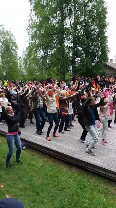 Juhannusaaton maailmanennätystanssin yritys Turkansaaressa