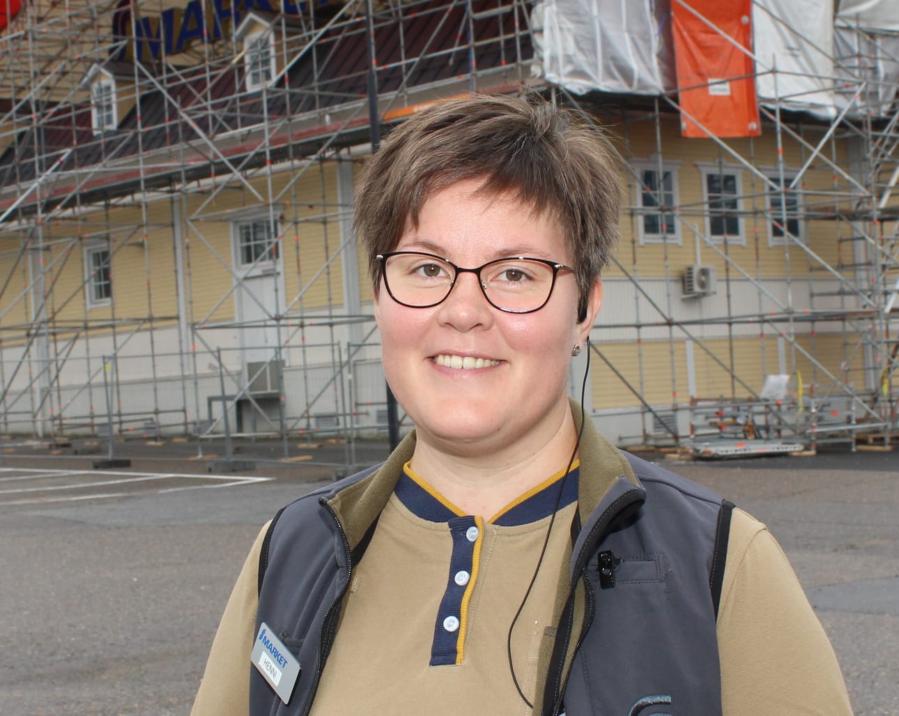 Henni Lylyn mukaan kaupan kattoremontti valmistuu syksyn aikana.