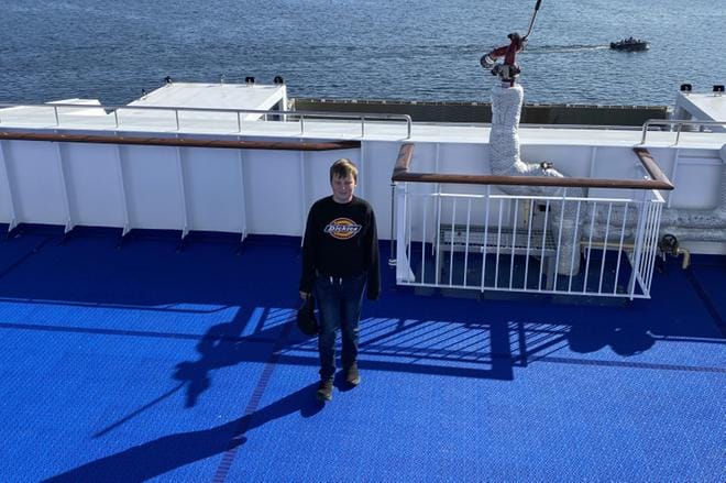 Laivojen bongaus on seinäjokelaisen Tuomas Pitkärannan, 11, harrastus, joten hän halusi ehdottomasti mukaan neitsytristeilylle. Kuvat: Laura Krohn
