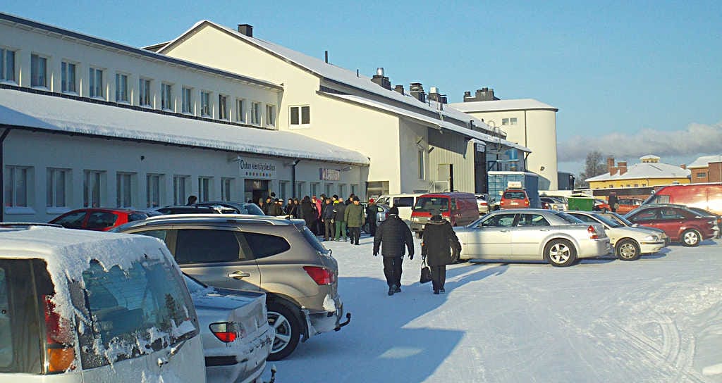 Uudessa kierrätyskeskuksessa on päivän aikana käynyt jo 500-600 ihmistä.