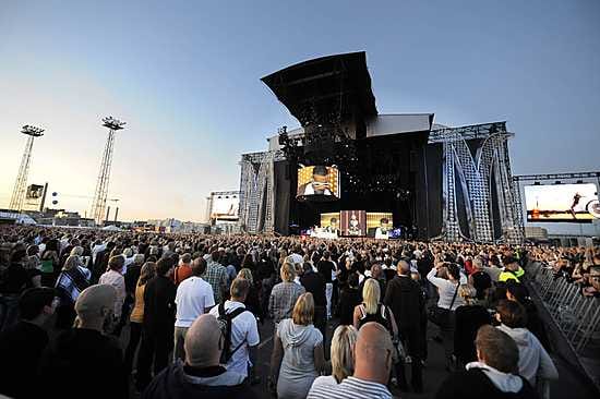 Madonnan Sticky and Sweet Tour -kiertuen konserttiin Helsingissä myytiin 85 000 lippua.