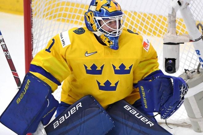 Ruotsin maalivahti Sara Grahn joutui antautumaan tiistaina kolmesti. KUVA: JUSSI NUKARI / LEHTIKUVA