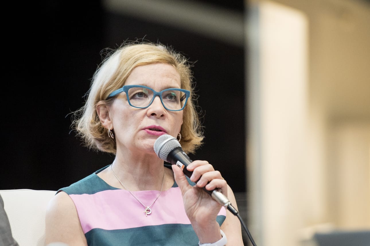 Suomi-Areenassa vieraileva sisäministeri Paula Risikko (kok.) kuvailee Nizzassa tehtyä iskua järkyttäväksi.